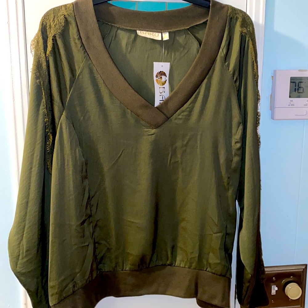 NWT Baku size extra large, green pull over blouse